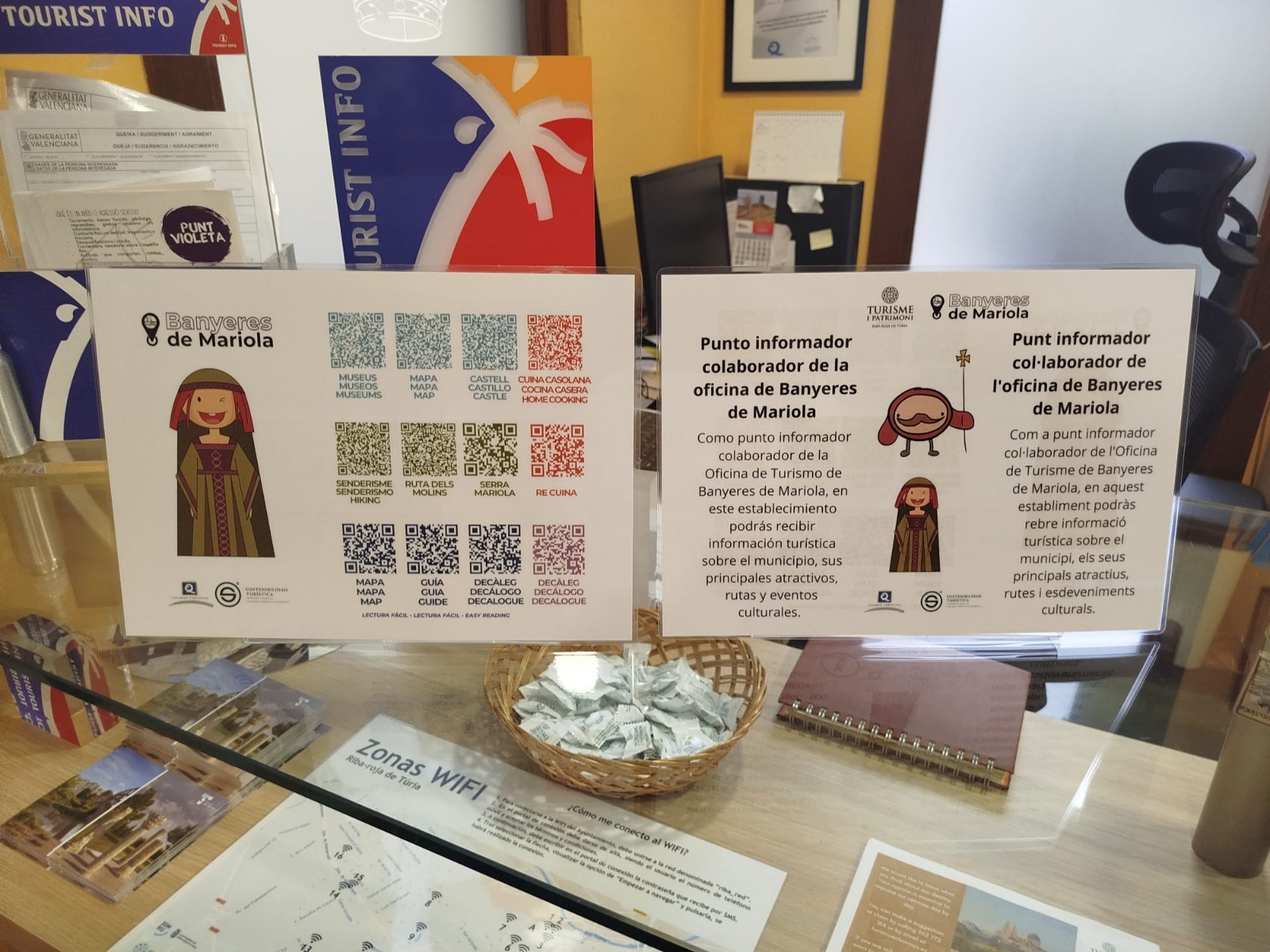 Riba-roja de T�ria y Banyeres de Mariola sellan un enlazamiento solidario entre sus oficinas de turismo