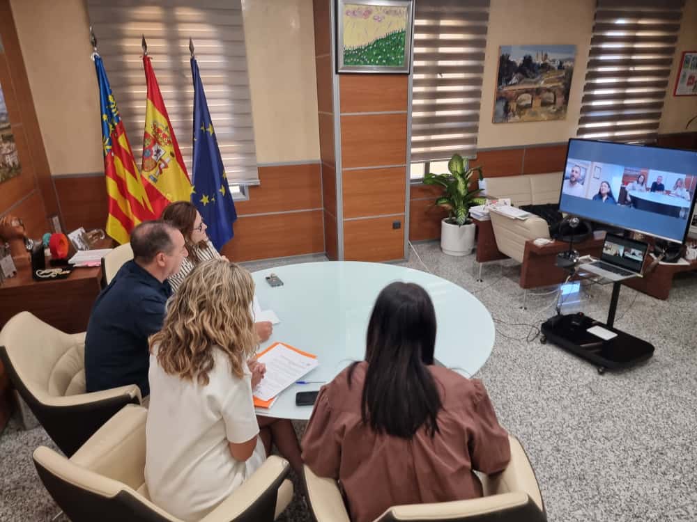 Riba-roja de T�ria y Banyeres de Mariola sellan un enlazamiento solidario entre sus oficinas de turismo