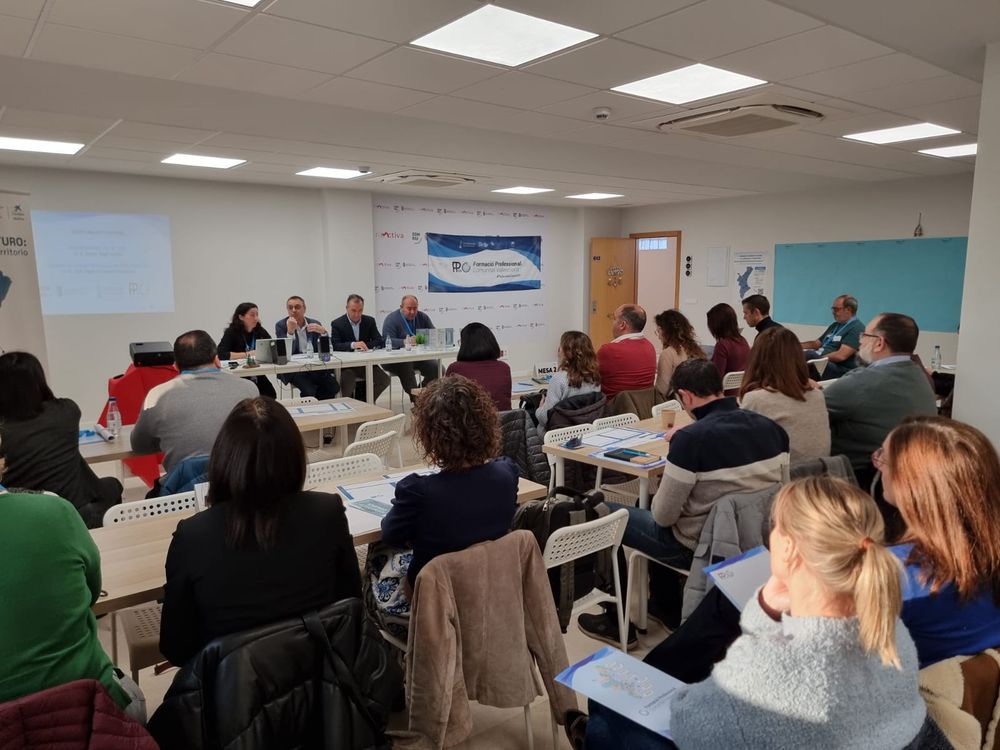 'Teixint futur: FP, empreses i territori' reunix mig centenar d'agents formatius i empresarials a Riba-roja de T�ria