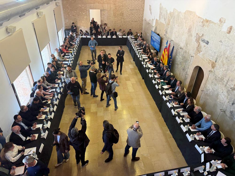 M�s de 70 alcaldes i alcaldesses assistixen en Riba-roja a la primera convocat�ria de la Comissi� Mixta per a la reconstrucci� i recuperaci� despr�s dels danys provocats per la DANA