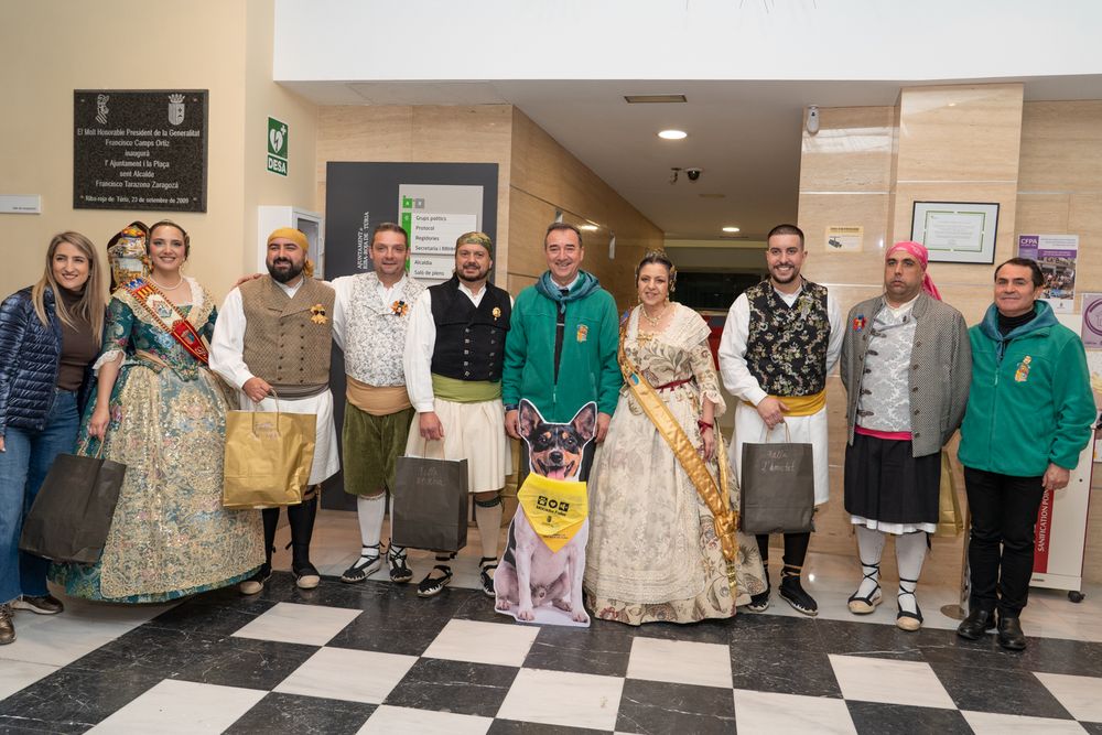 Riba-roja impulsa el 'Mocador Faller' per a protegir les mascotes sensibles al soroll