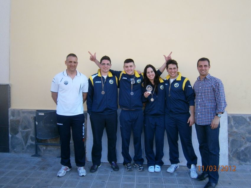 Jornada deportiva en la piscina municipal organizada por el Club de Natacin de Ribarroja del Turia