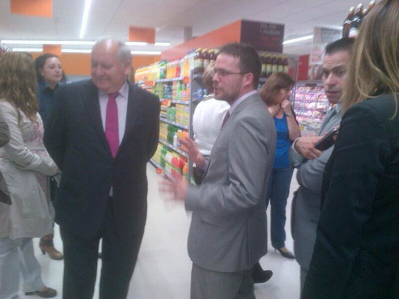 El Alcalde y su equipo de Gobierno visitan las nuevas instalaciones de Consum 