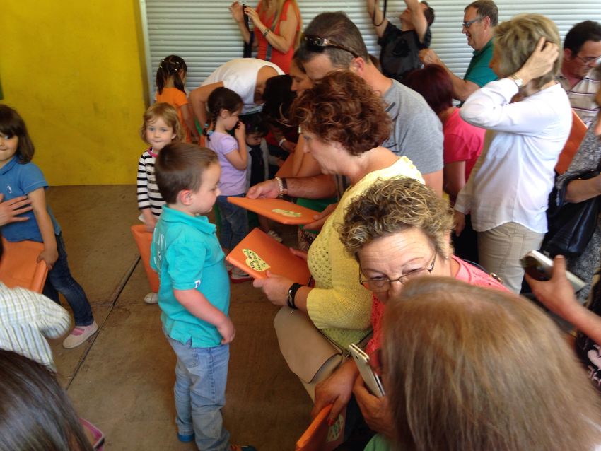 El CEIP Mas d' Escoto organiza una fiesta para los abuelos y las abuelas