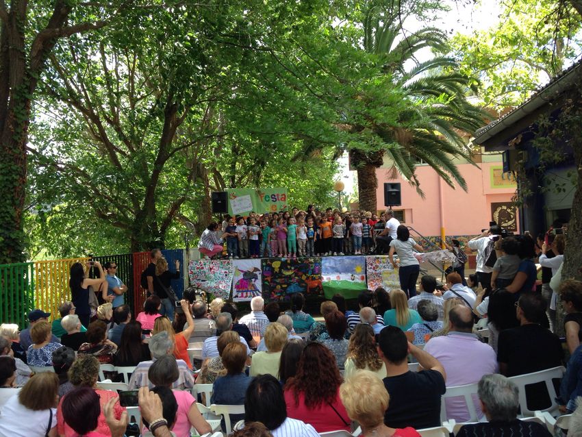 El CEIP Mas d' Escoto organiza una fiesta para los abuelos y las abuelas