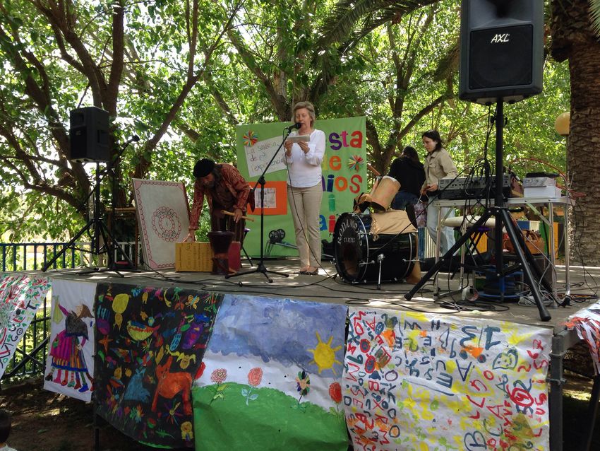 El CEIP Mas d' Escoto organiza una fiesta para los abuelos y las abuelas