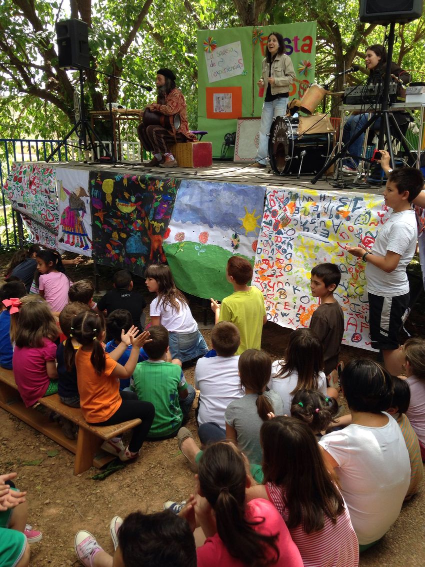 El CEIP Mas d' Escoto organiza una fiesta para los abuelos y las abuelas