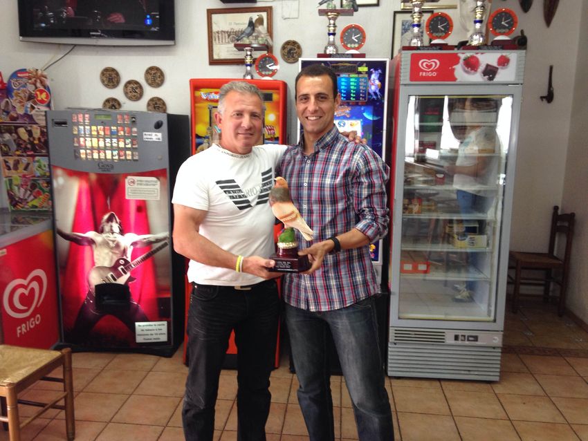 Concurso final local de Colombicultura Las 4 plumas en Ribarroja del Turia