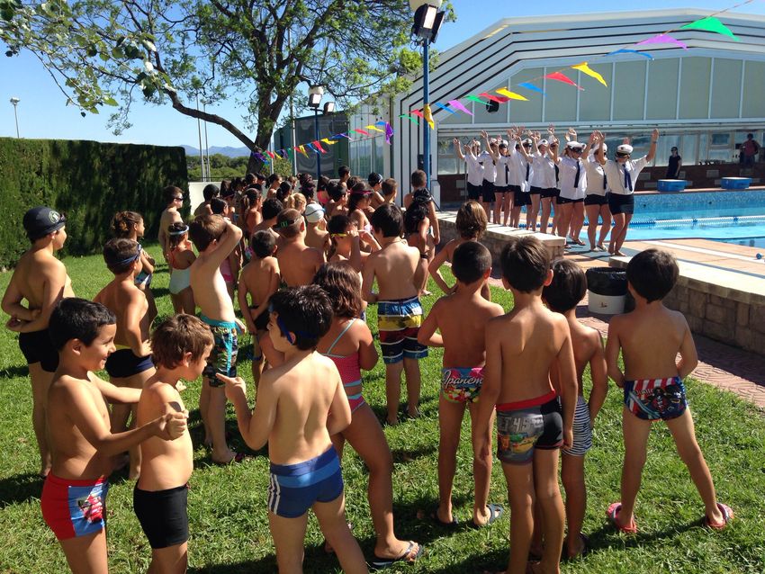 Juegos acu�ticos en la piscina municipal