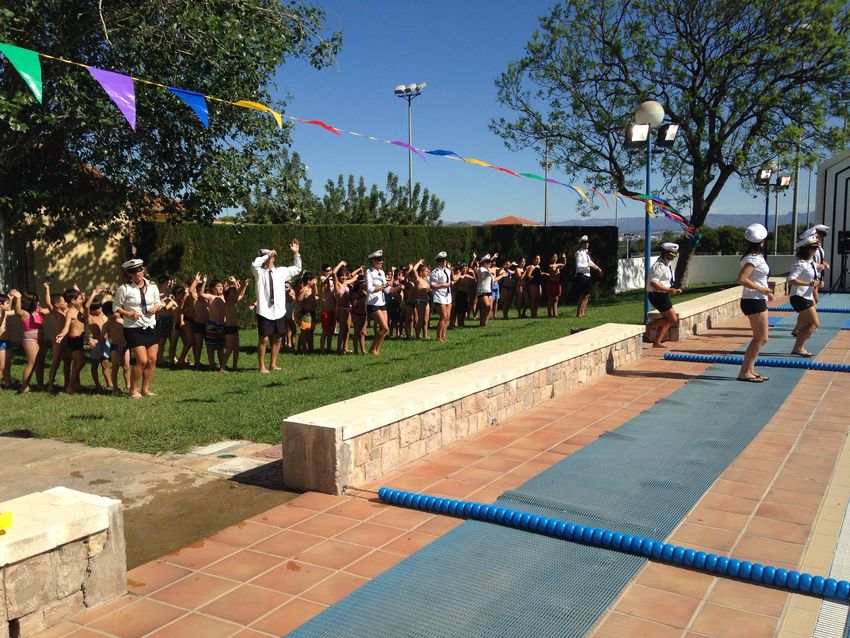 Juegos acu�ticos en la piscina municipal