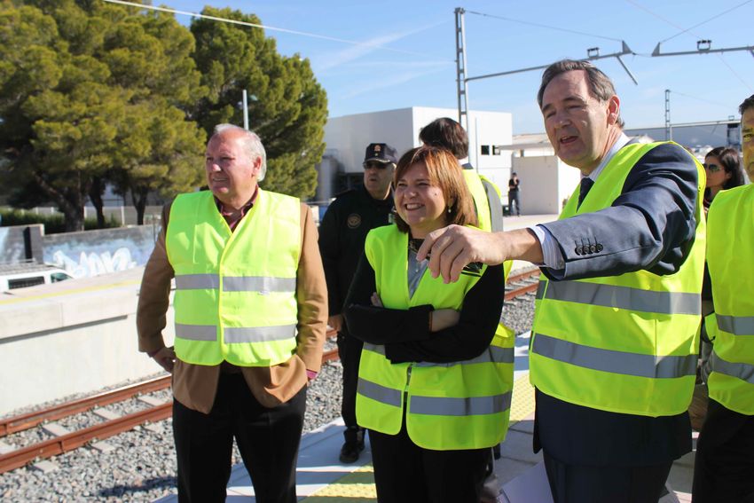 La Consellera Isabel Bonig visita las obras de la parada de Masía de Traver