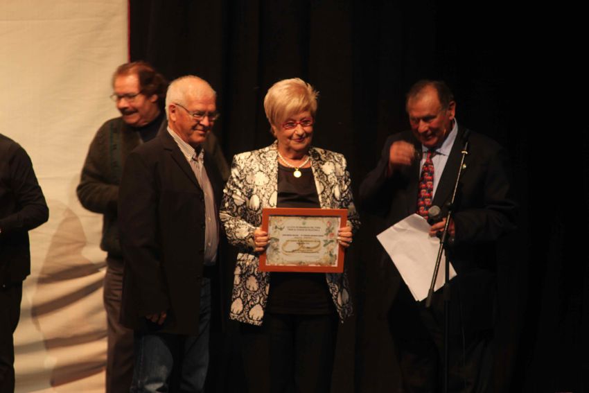La UDP de Ribarroja del Turia homenajea las Bodas de Oro de 12 matrimonios 
