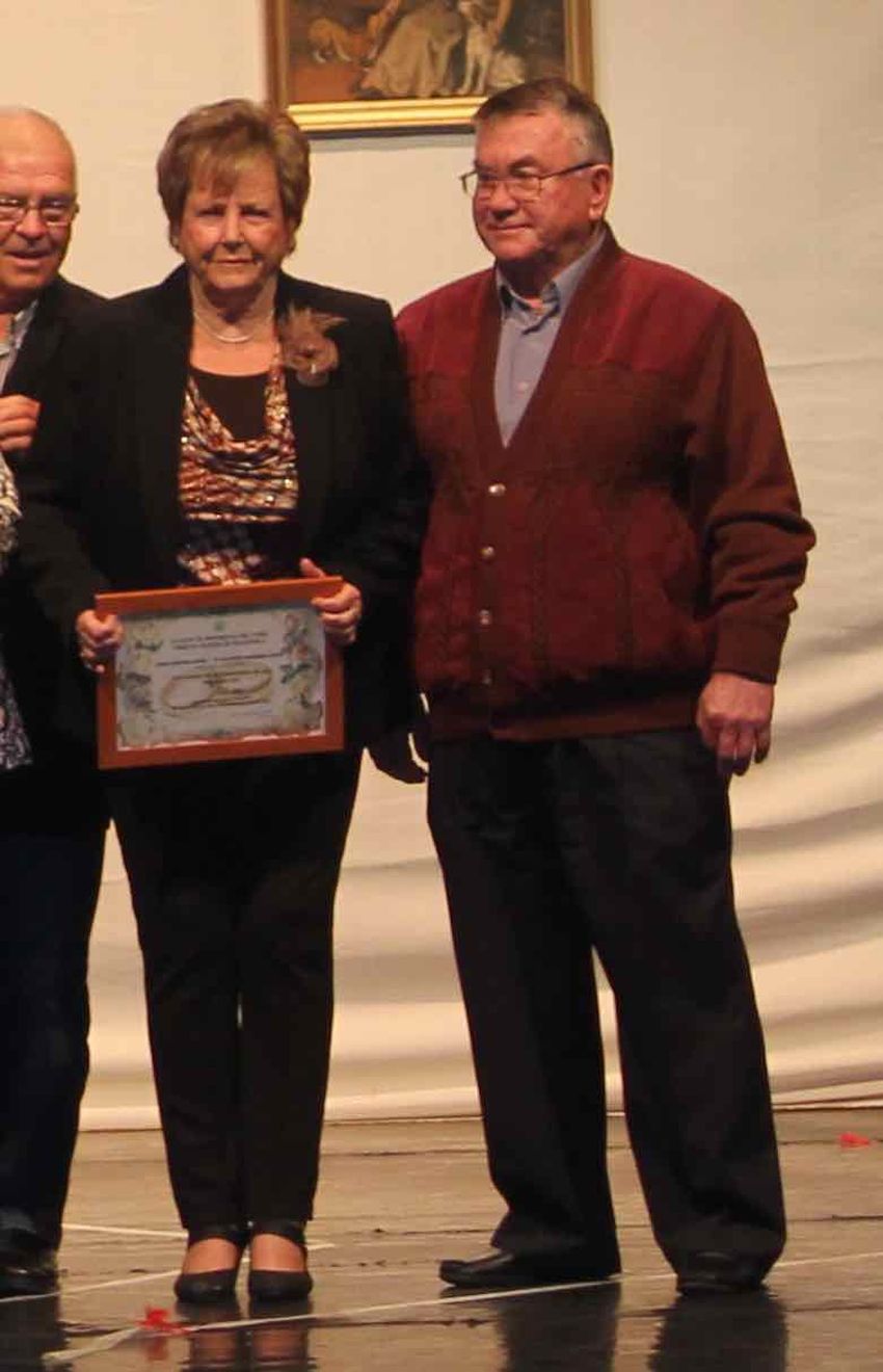 La UDP de Ribarroja del Turia homenajea las Bodas de Oro de 12 matrimonios 