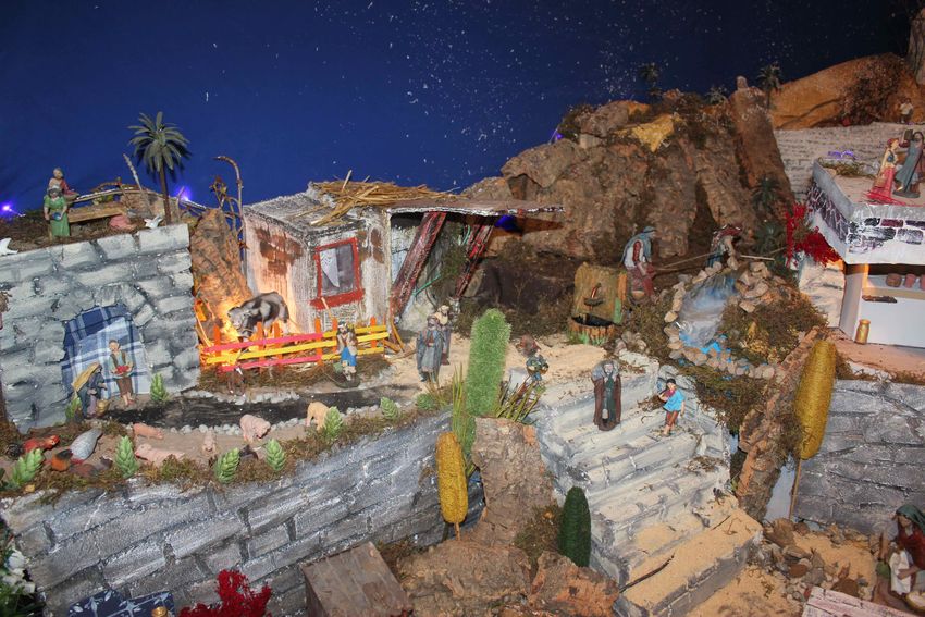 El alcalde de Ribarroja del Turia, Francisco Tarazona inaugura el Bel�n municipal