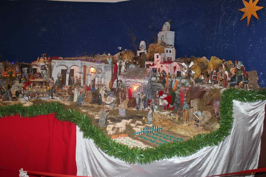 El alcalde de Ribarroja del Turia, Francisco Tarazona inaugura el Bel�n municipal