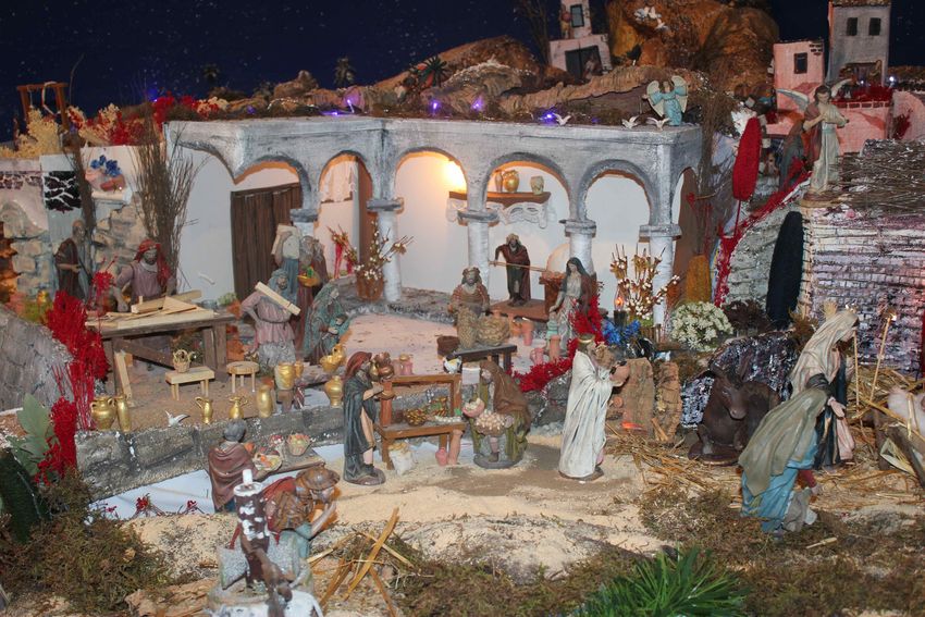 El alcalde de Ribarroja del Turia, Francisco Tarazona inaugura el Bel�n municipal