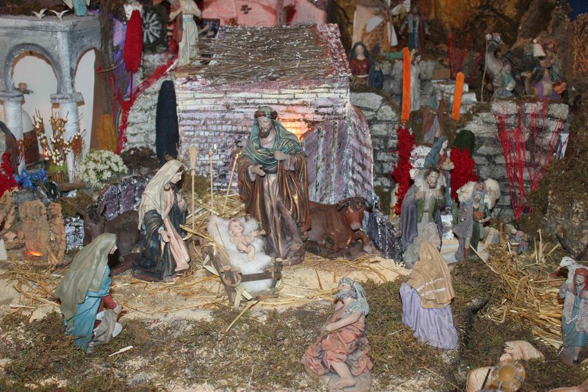 El alcalde de Ribarroja del Turia, Francisco Tarazona inaugura el Bel�n municipal