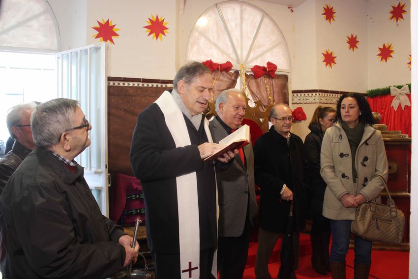 El alcalde de Ribarroja del Turia, Francisco Tarazona inaugura el Bel�n municipal