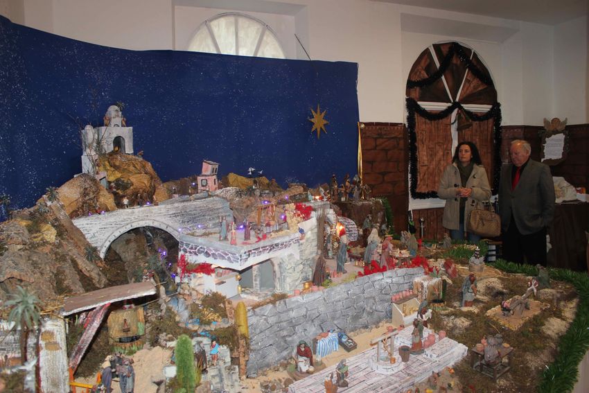 El alcalde de Ribarroja del Turia, Francisco Tarazona inaugura el Bel�n municipal