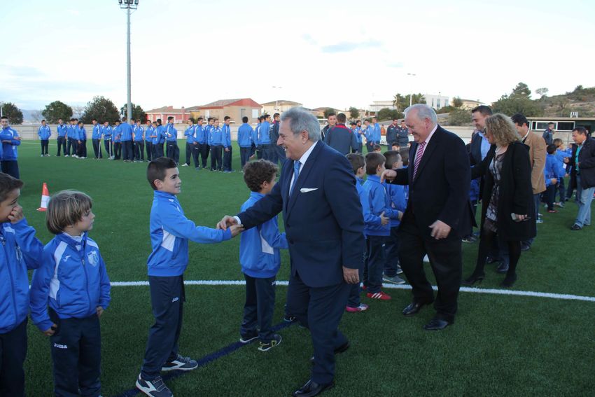 Alfonso rus inaugura el csped artificial del campo de ftbol de Ribarroja del turia