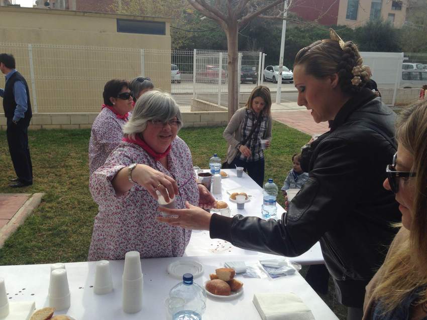 Las Escuelas Infantiles 'Riu T�ria' celebran las fallas