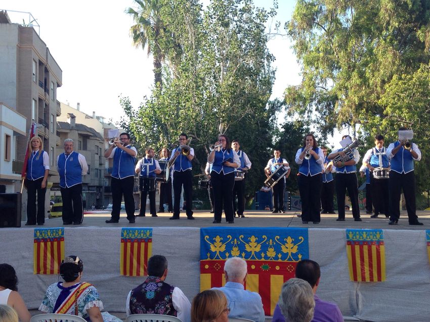 La Falla Plaza de la Constituci�n de Riba-roja de T�ria celebra el VI Certamen de Cornetas y Tambores