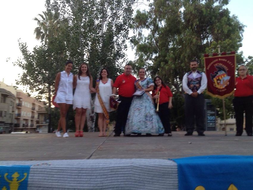 La Falla Plaza de la Constituci�n de Riba-roja de T�ria celebra el VI Certamen de Cornetas y Tambores