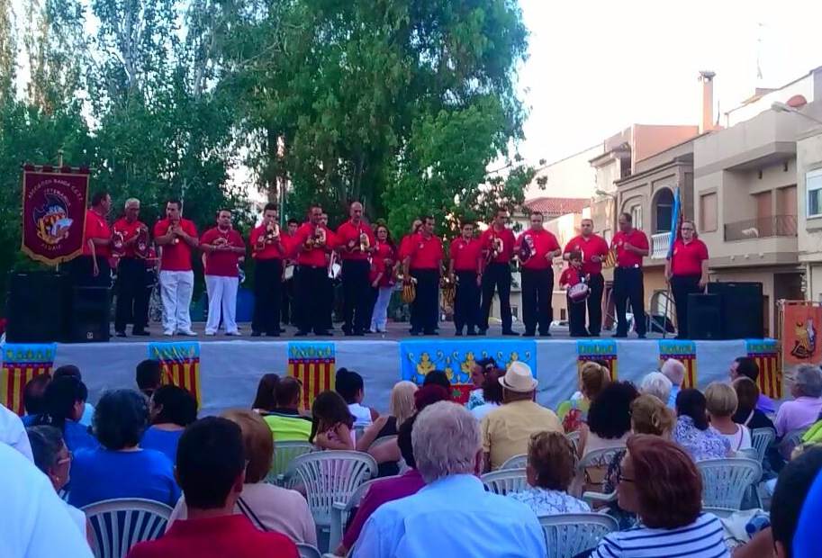 La Falla Plaza de la Constituci�n de Riba-roja de T�ria celebra el VI Certamen de Cornetas y Tambores