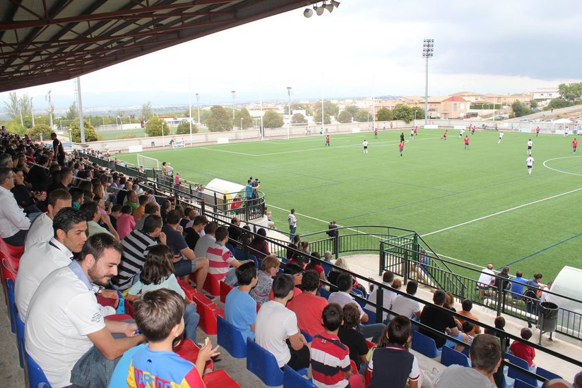 Riba-roja de T�ria llama a su estadio municipal Roberto Gil