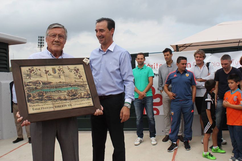 Riba-roja de T�ria llama a su estadio municipal Roberto Gil