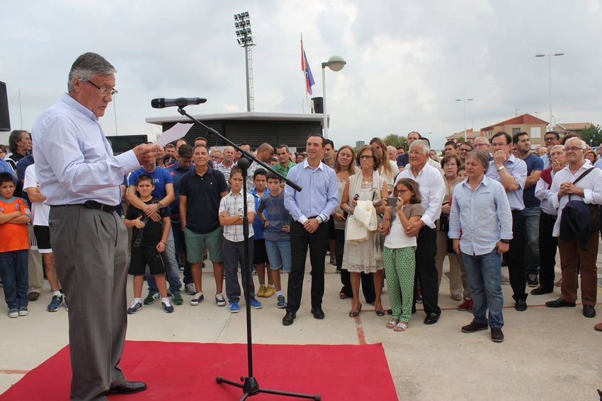 Riba-roja de T�ria llama a su estadio municipal Roberto Gil