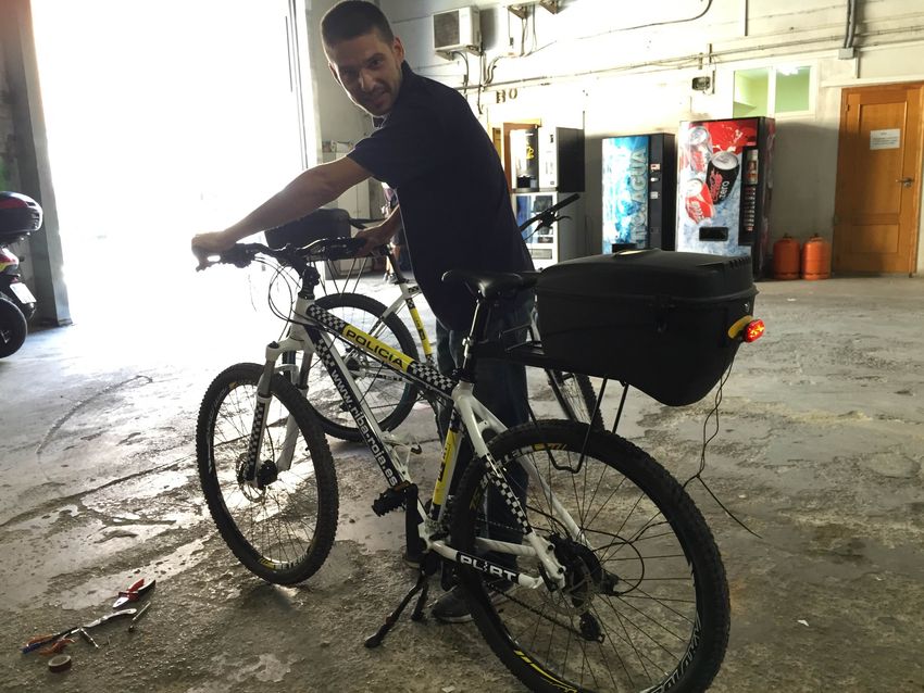 Les bicicletes de la policia local de Riba-roja de Tria compten amb un nou sistema de frenada