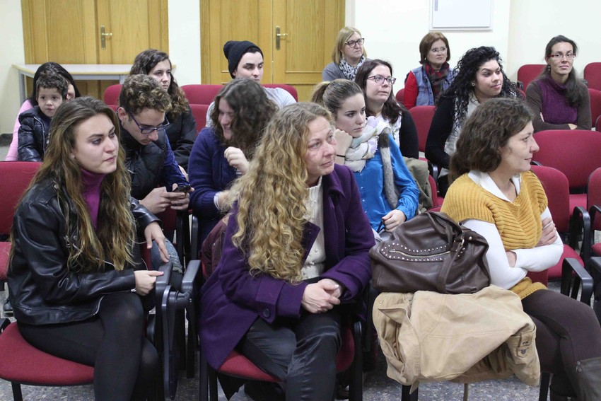 El ayuntamiento reconoce el esfuerzo educativo de Anabel Daz, vecina de Ciudad Jardn de Riba-roja de Tria