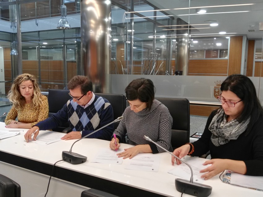 L'Ajuntament de Riba-roja entrega als centres educatius i a les AMPAS les subvencions del 2016