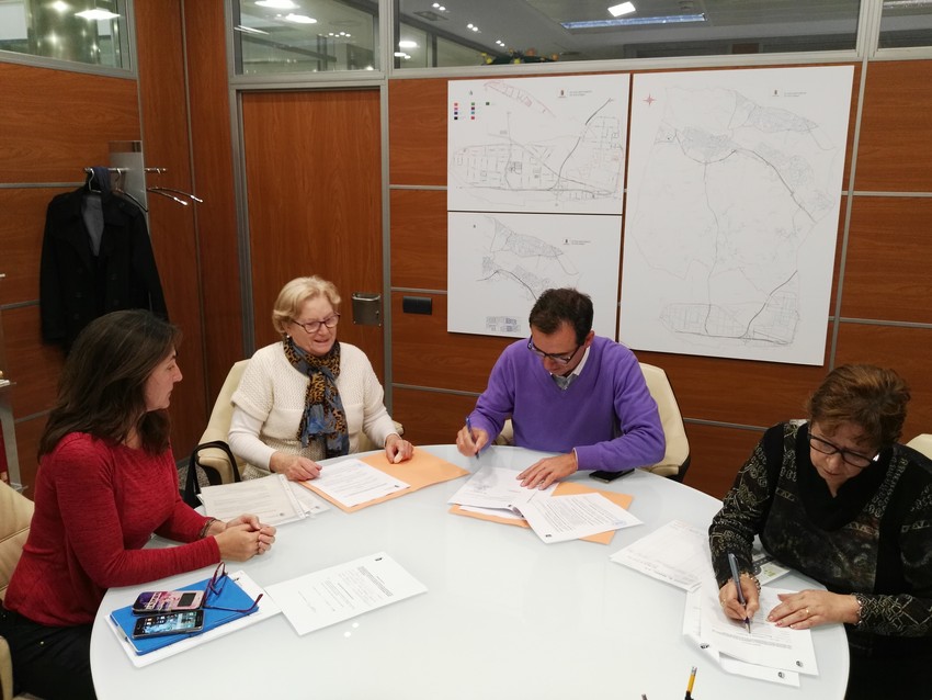 L'Ajuntament de Riba-roja i les associacions de dones del municipi subscriuen un conveni de collaboraci