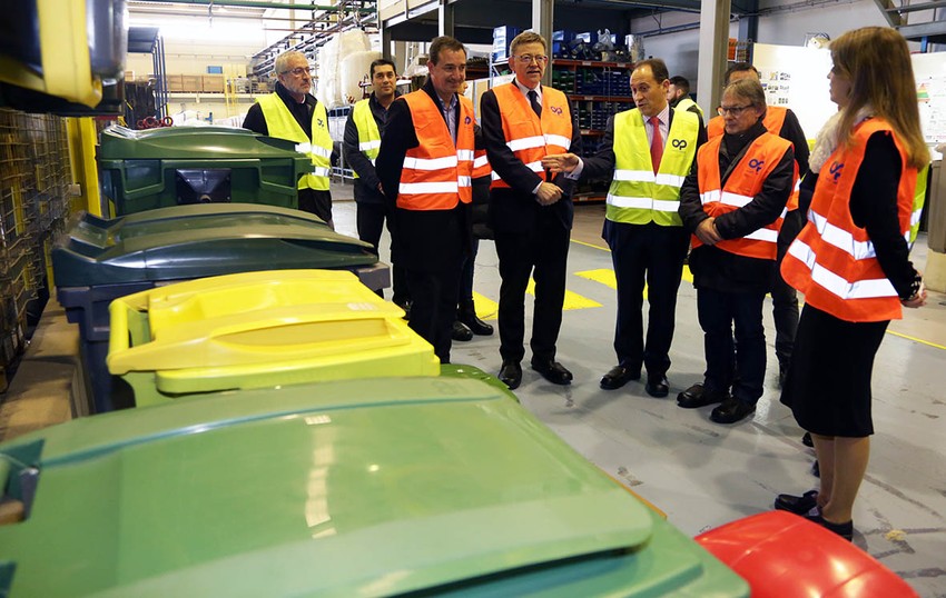 Ximo Puig visita l'empresa Plastic Omnium a Riba-roja, amb una xifra de negoci de 650 milions d'euros
