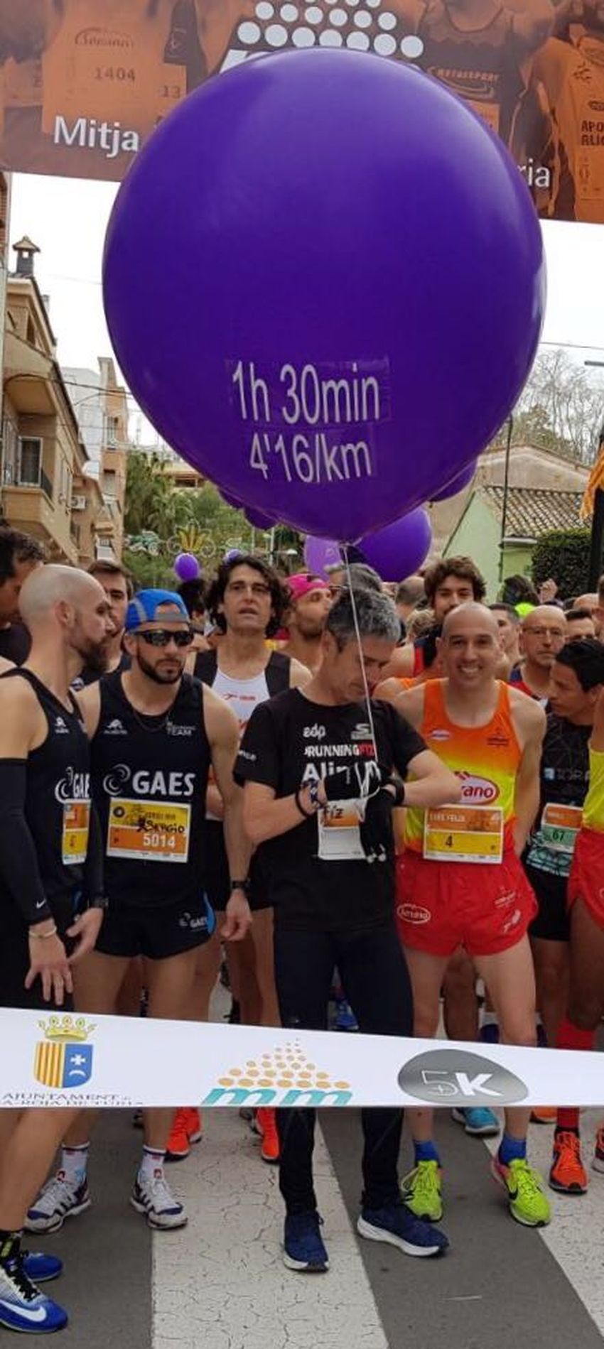 El maratoni Martn Fiz se suma a Riba-roja al crit contra la violncia de gnere en la 22 Mitja Marat