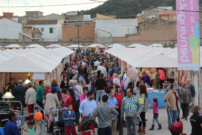 La Feria del Comercio de Riba-roja de Túria abre boca con una noche de tapeo