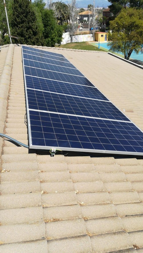L'Ajuntament de Riba-roja installa plaques solars fotovoltaiques en el CEIP Mas d'Escoto
